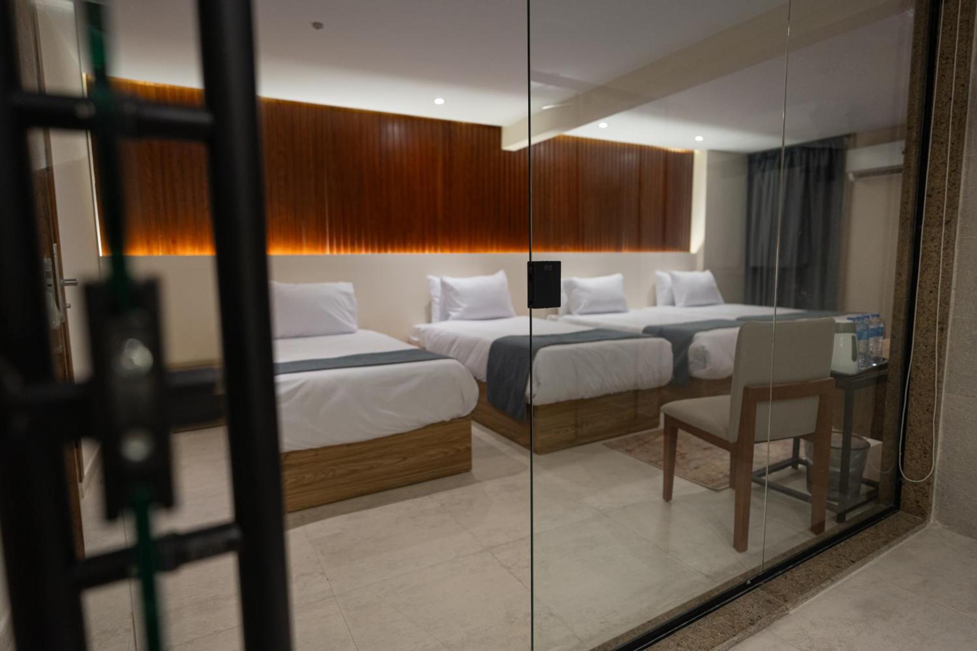 Hotel Pyramid Front Al Kawm al Akhdar