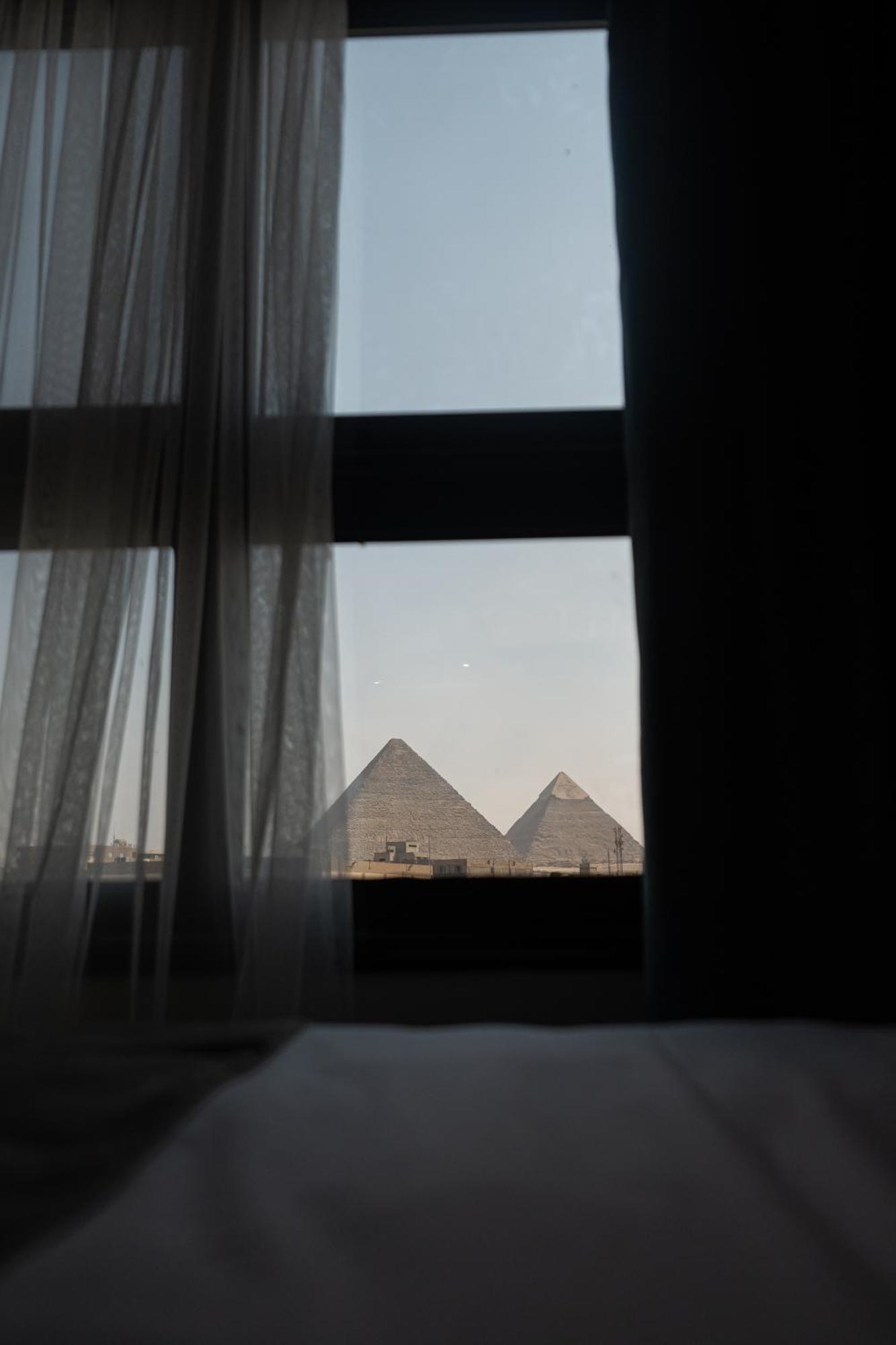 Pyramid Front *